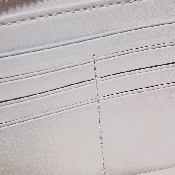 Coach Bow Accordian Leather Zippy Wallet in Chalk off white - Picture 10 of 16